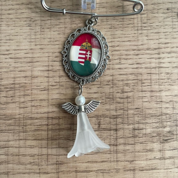 Silver Angel Brooch with Hungary Flag Design - Picture 2 of 3